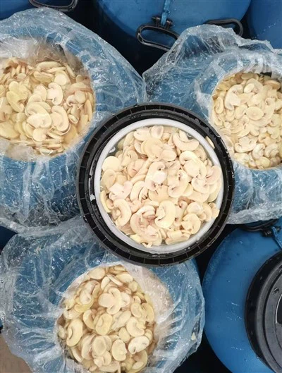 소금물에 절인 버섯